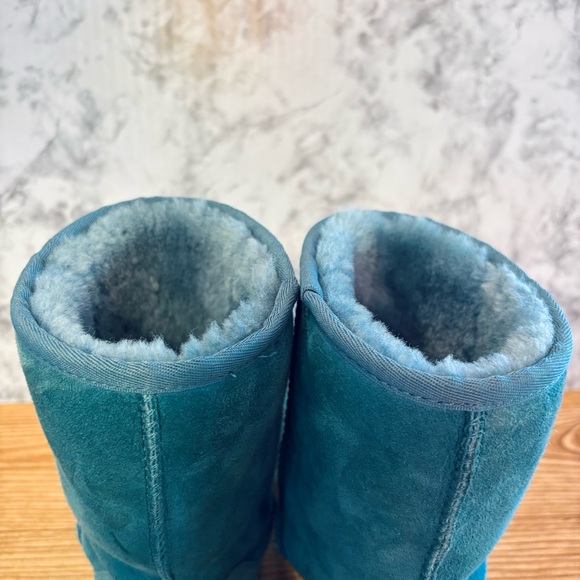 UGG Blue Classic Short Winter Boots Leather Sheepskin Women’s Size 6 - Picture 6 of 12